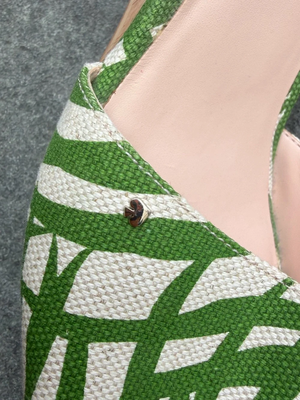 Gorgeous EUC Kate Spade Cabana Linen Palm Frond Print wedges